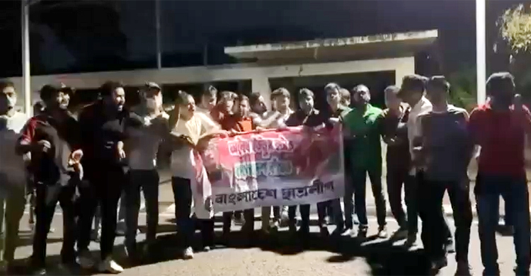 ভোরে ধানমন্ডিতে ছাত্রলীগের ঝটিকা মিছিল